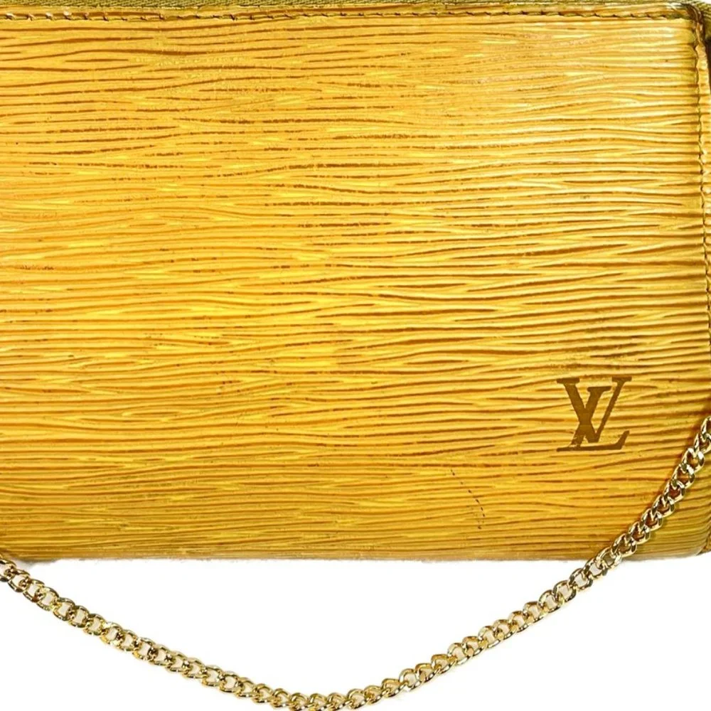 Auc Louis Vuitton vintage Yellow Epi Leather Pochette Clutch Bag